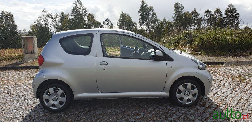 2006' Toyota Aygo photo #1