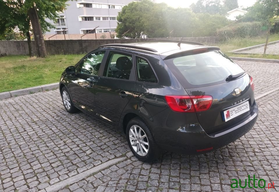 2011' SEAT Ibiza-St photo #6