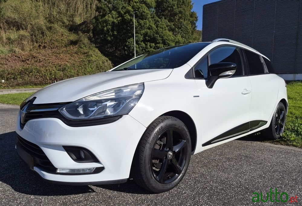 2018' Renault Clio Sport Tourer photo #1