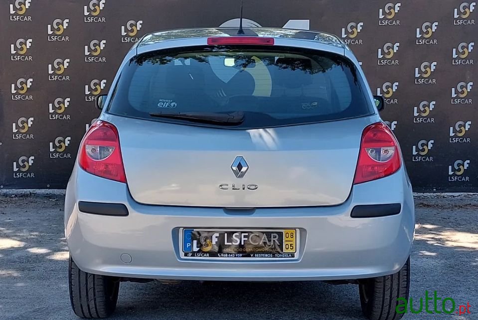 2008' Renault Clio photo #4