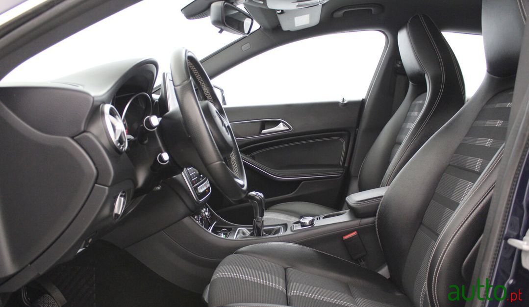 2018' Mercedes-Benz Cla-180 photo #5