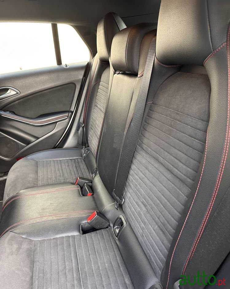 2015' Mercedes-Benz CLA 200 photo #5