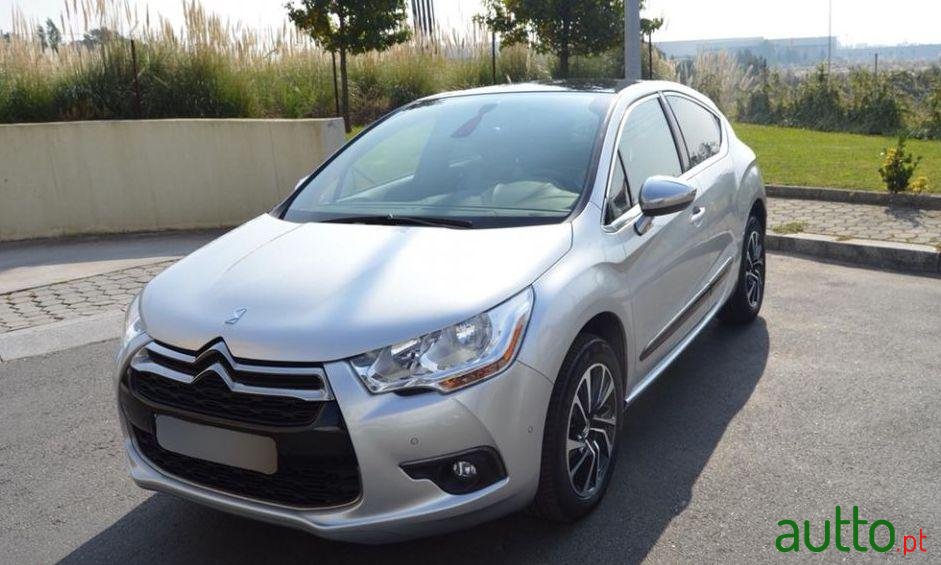 2013' Citroen DS4 photo #3