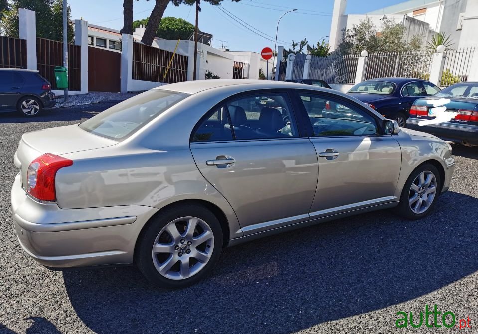 2008' Toyota Avensis photo #4