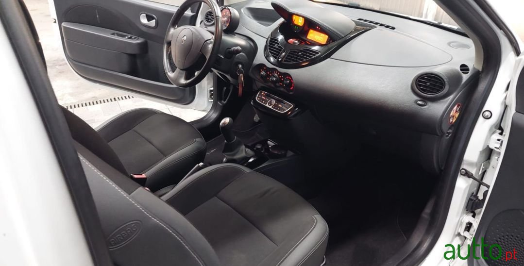 2011' Renault Twingo photo #5