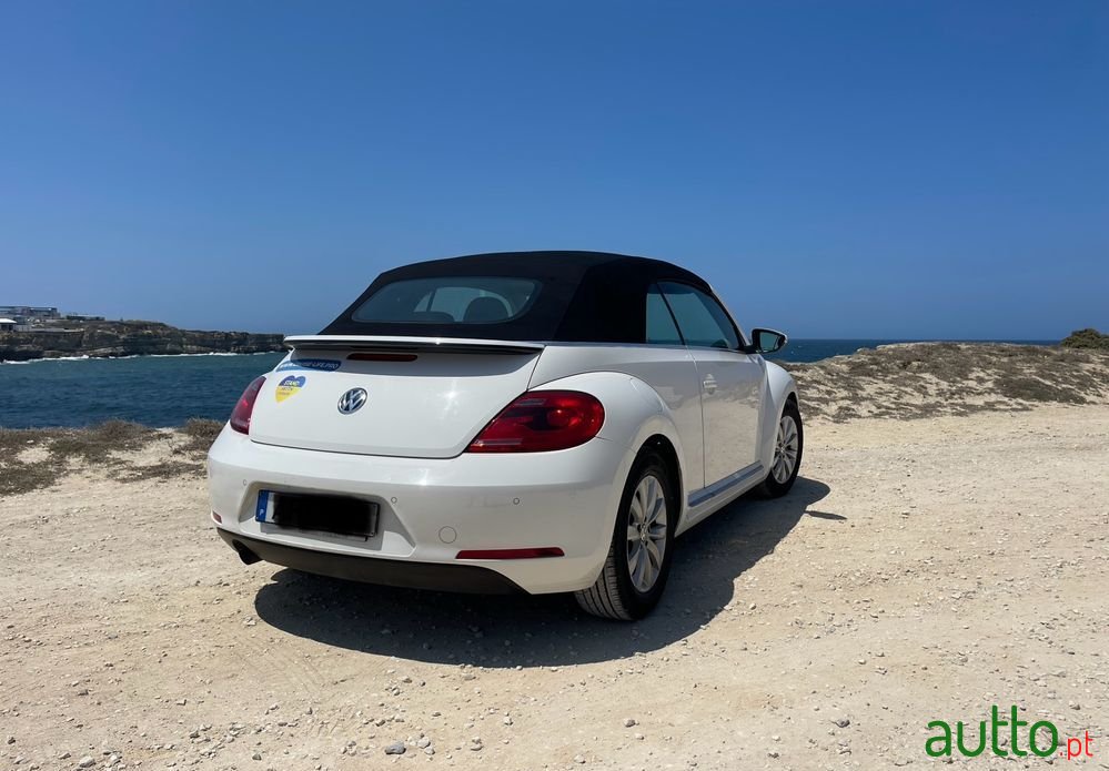 2013' Volkswagen New Beetle photo #3