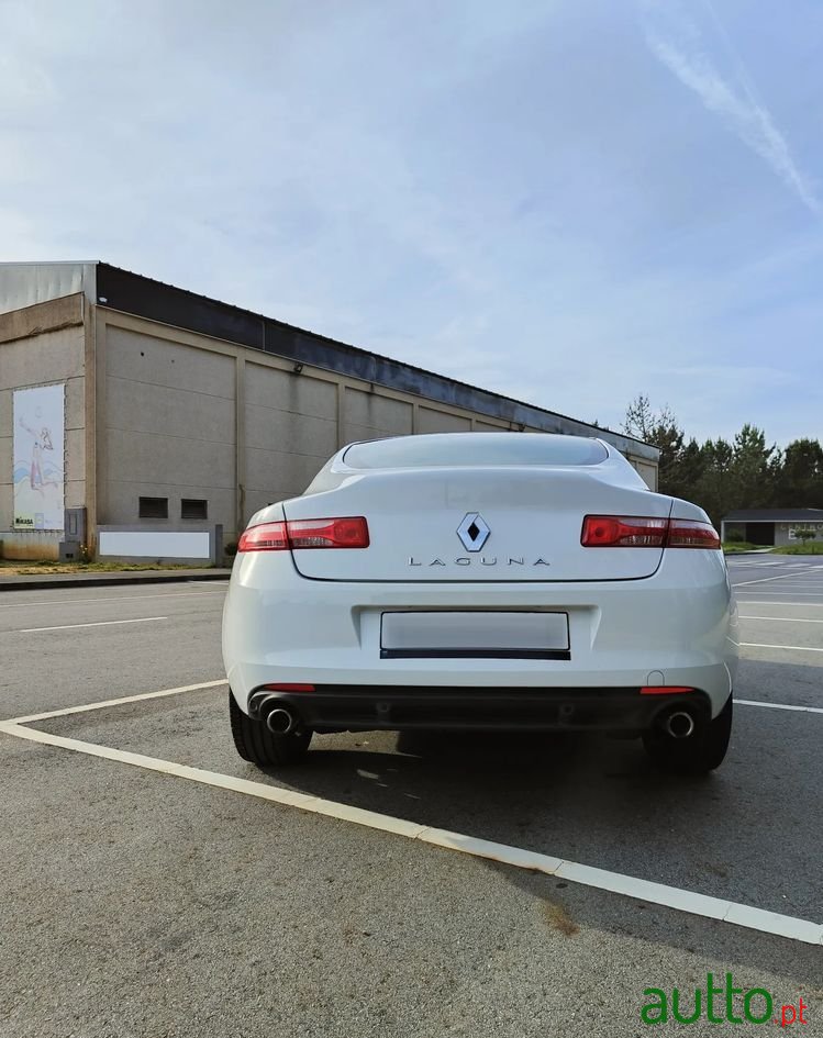 2013' Renault Laguna Coupe photo #5