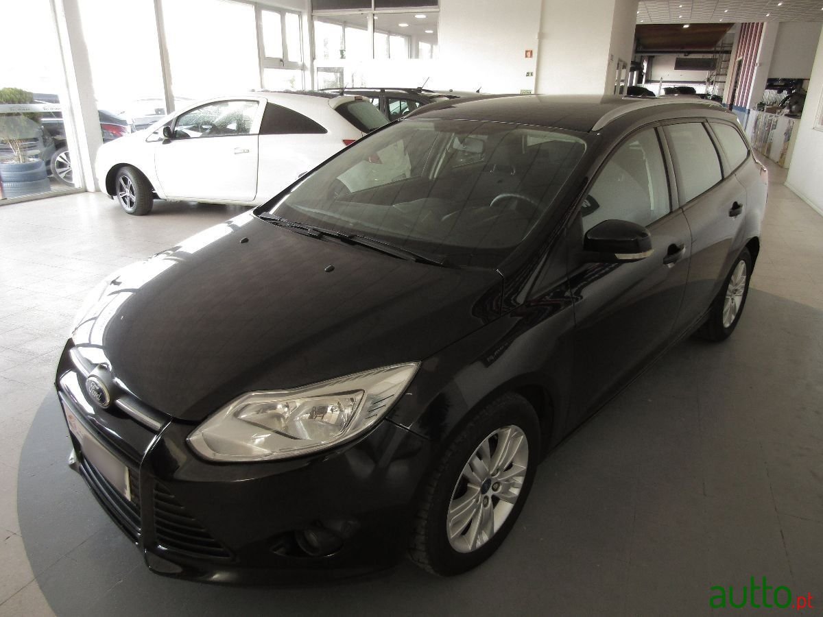 2011' Ford Focus Sw photo #3