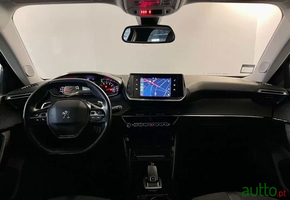2021' Peugeot 2008 photo #2