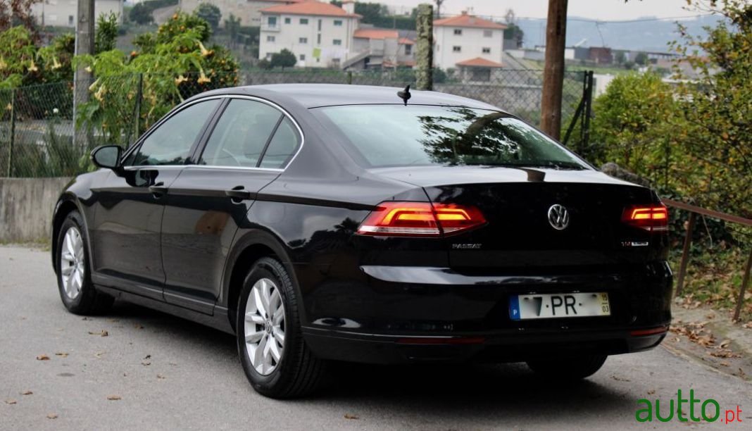 2015' Volkswagen Passat photo #3