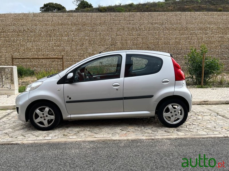 2010' Peugeot 107 photo #4