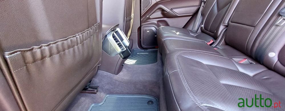 2015' Porsche Cayenne S Hybrid photo #5