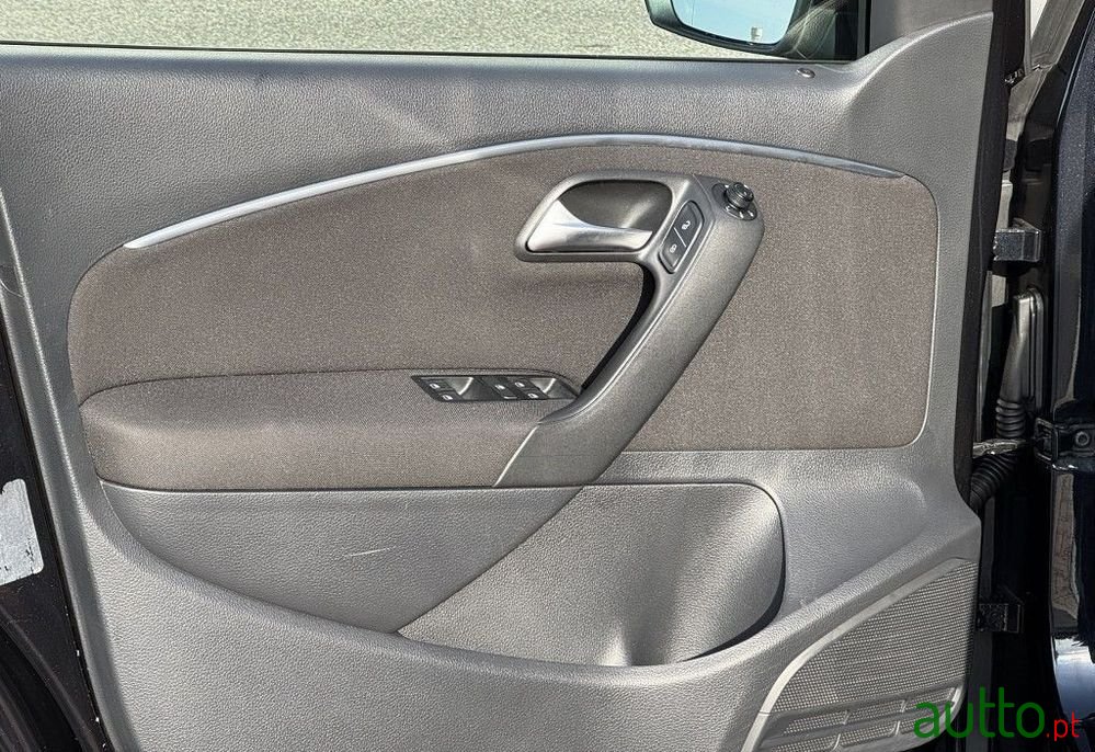 2017' Volkswagen Polo photo #4