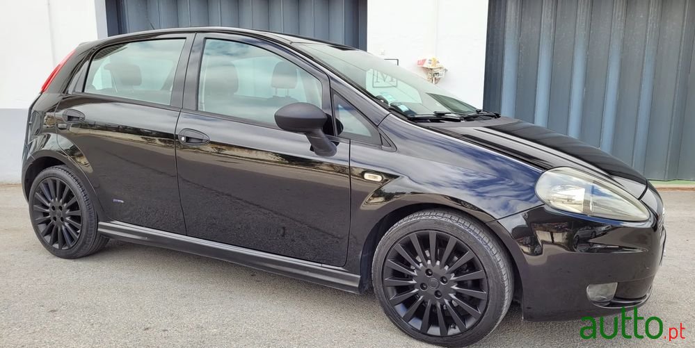 2009' Fiat Grande Punto photo #1