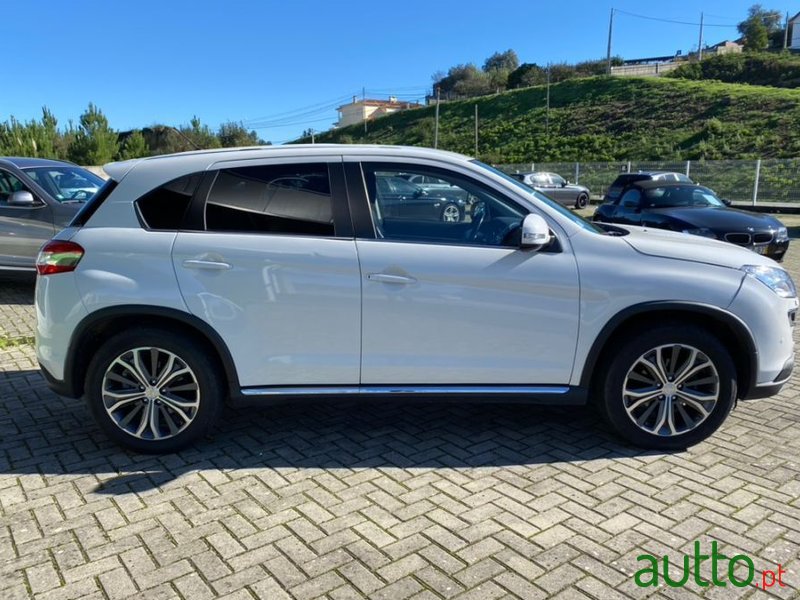 2015' Peugeot 4008 photo #4