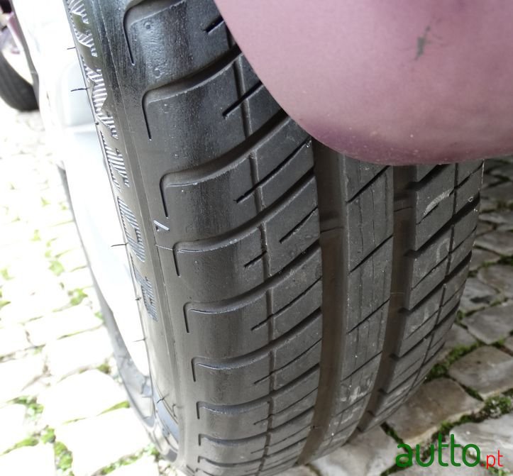 2012' Peugeot 107 photo #6