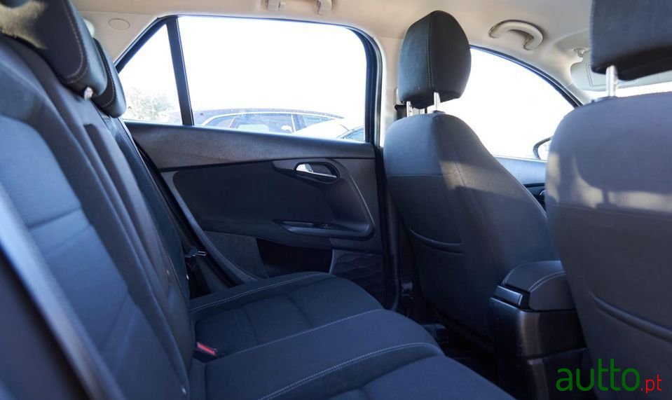 2017' Fiat Tipo Station Wagon photo #5