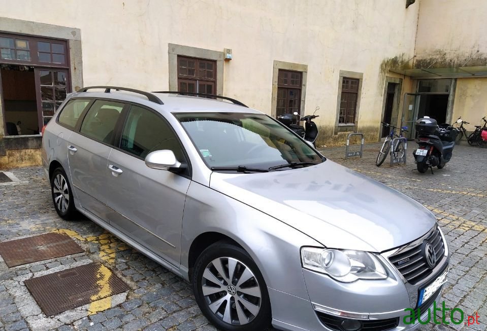 2010' Volkswagen Passat photo #2