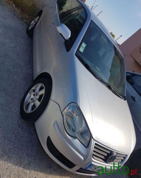 2005' Volkswagen Polo photo #3