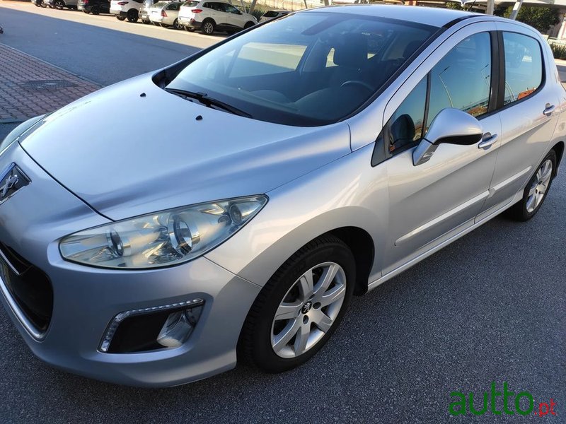 2011' Peugeot 308 1.6 Hdi Active photo #1