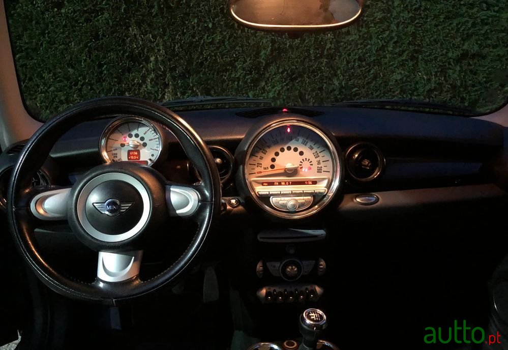 2010' MINI Cooper D photo #6