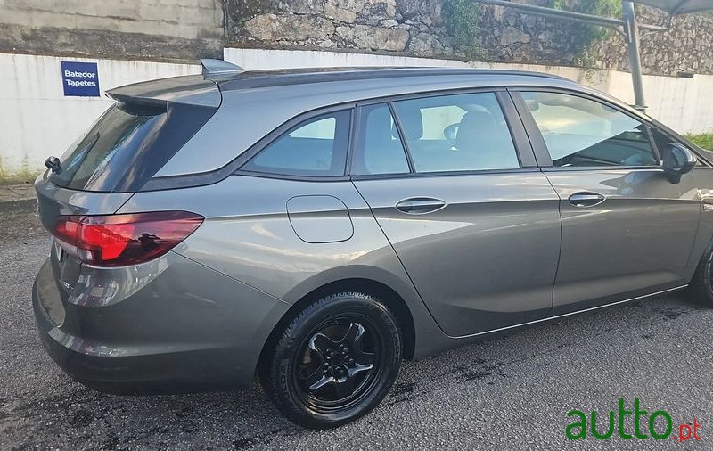 2018' Opel Astra Sports Tourer photo #1