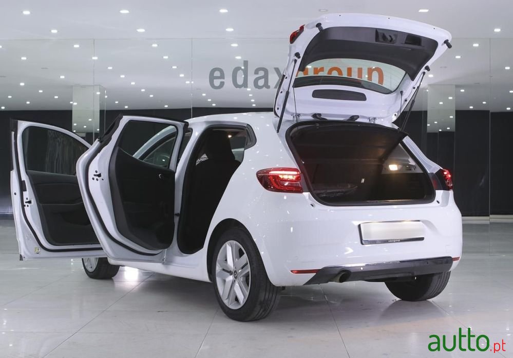 2020' Renault Clio 1.5 Blue Dci Intens photo #4