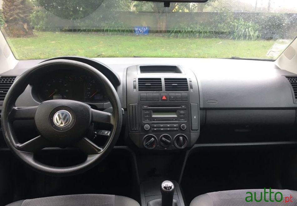 2006' Volkswagen Polo photo #3
