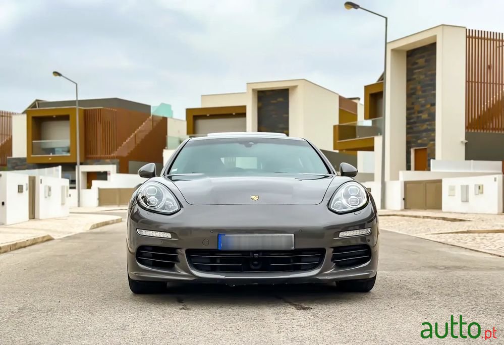 2013' Porsche Panamera S E-Hybrid photo #2