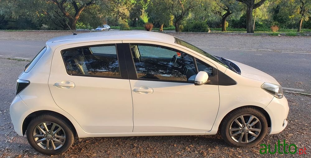 2014' Toyota Yaris photo #4