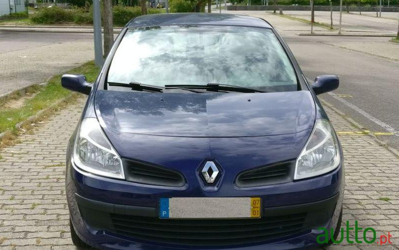 2007' Renault Clio 1.5 Dci photo #4