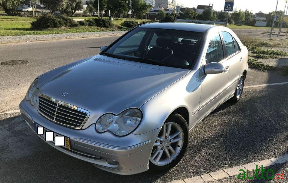 2002' Mercedes-Benz C-220 Avantgarde photo #3