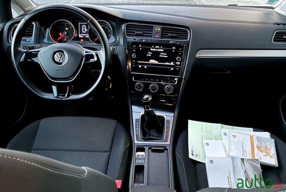 2017' Volkswagen Golf photo #4