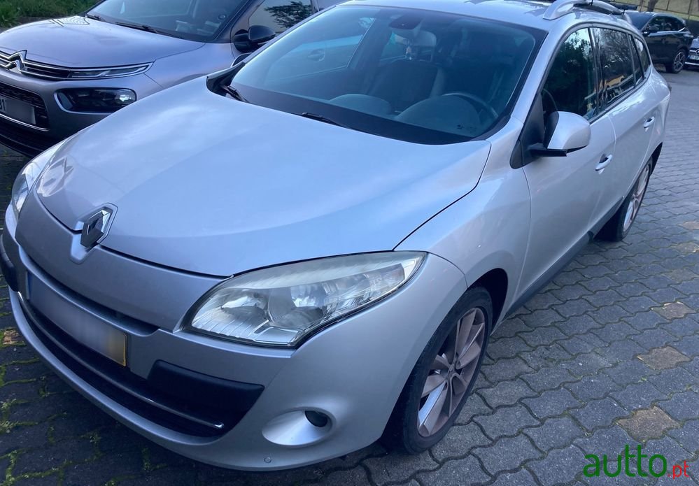 2010' Renault Megane Sport Tourer photo #1