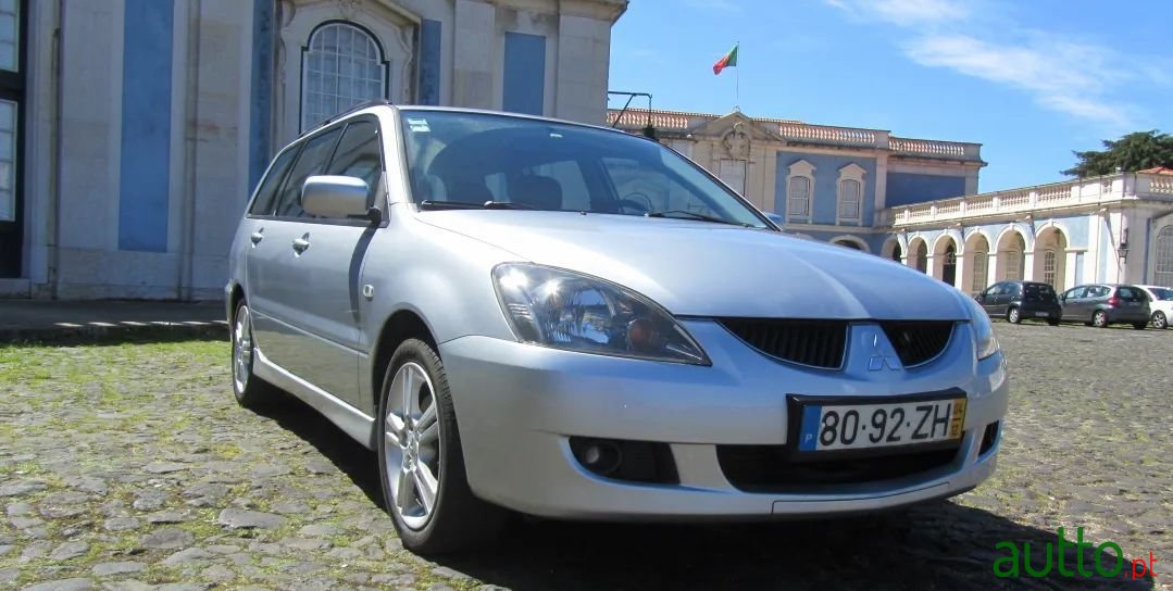 2004' Mitsubishi Lancer Sw photo #2