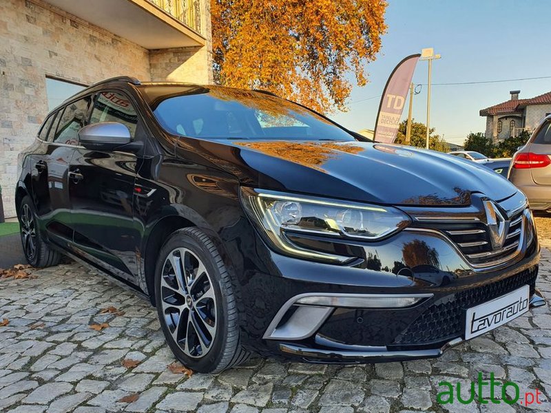 2018' Renault Megane Sport Tourer photo #2