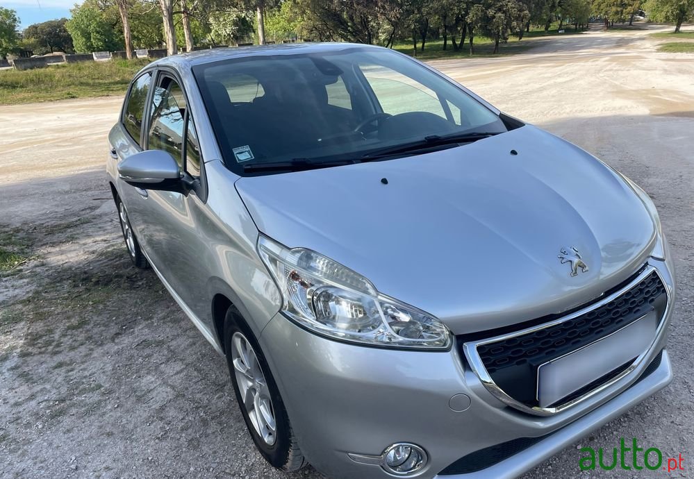 2013' Peugeot 208 1.2 Vti Active photo #2