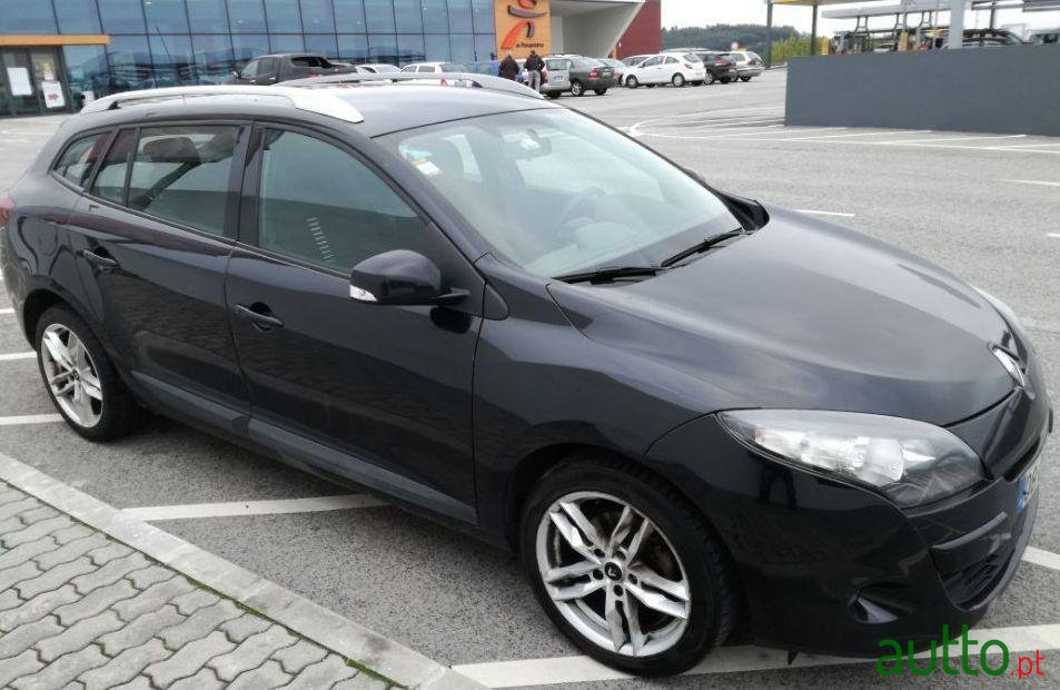 2012' Renault Megane Sport Tourer photo #3