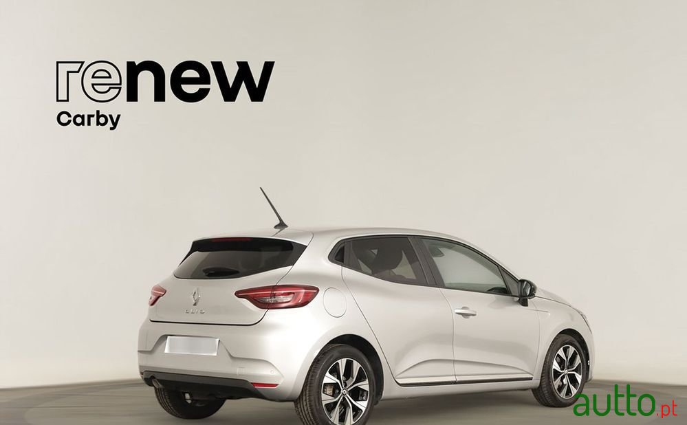 2023' Renault Clio photo #2
