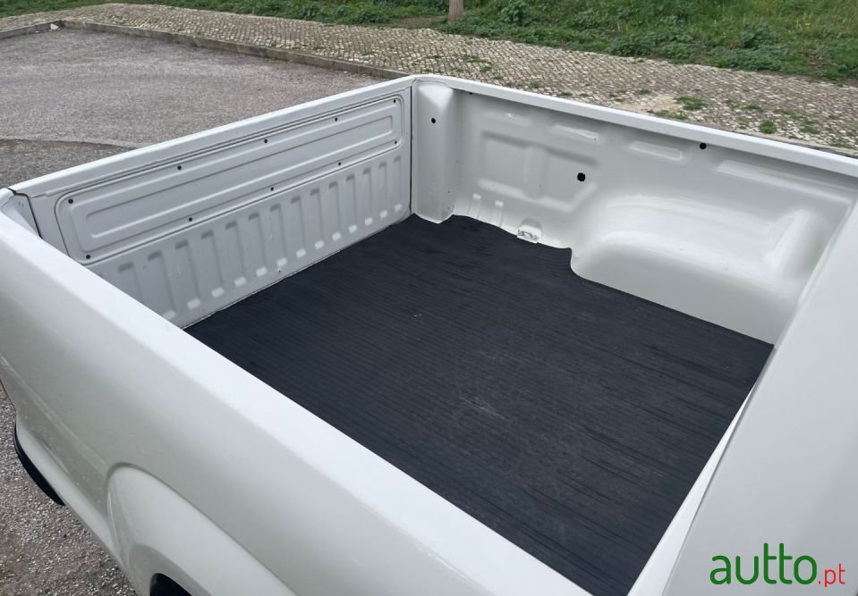 2015' Volkswagen Amarok photo #6