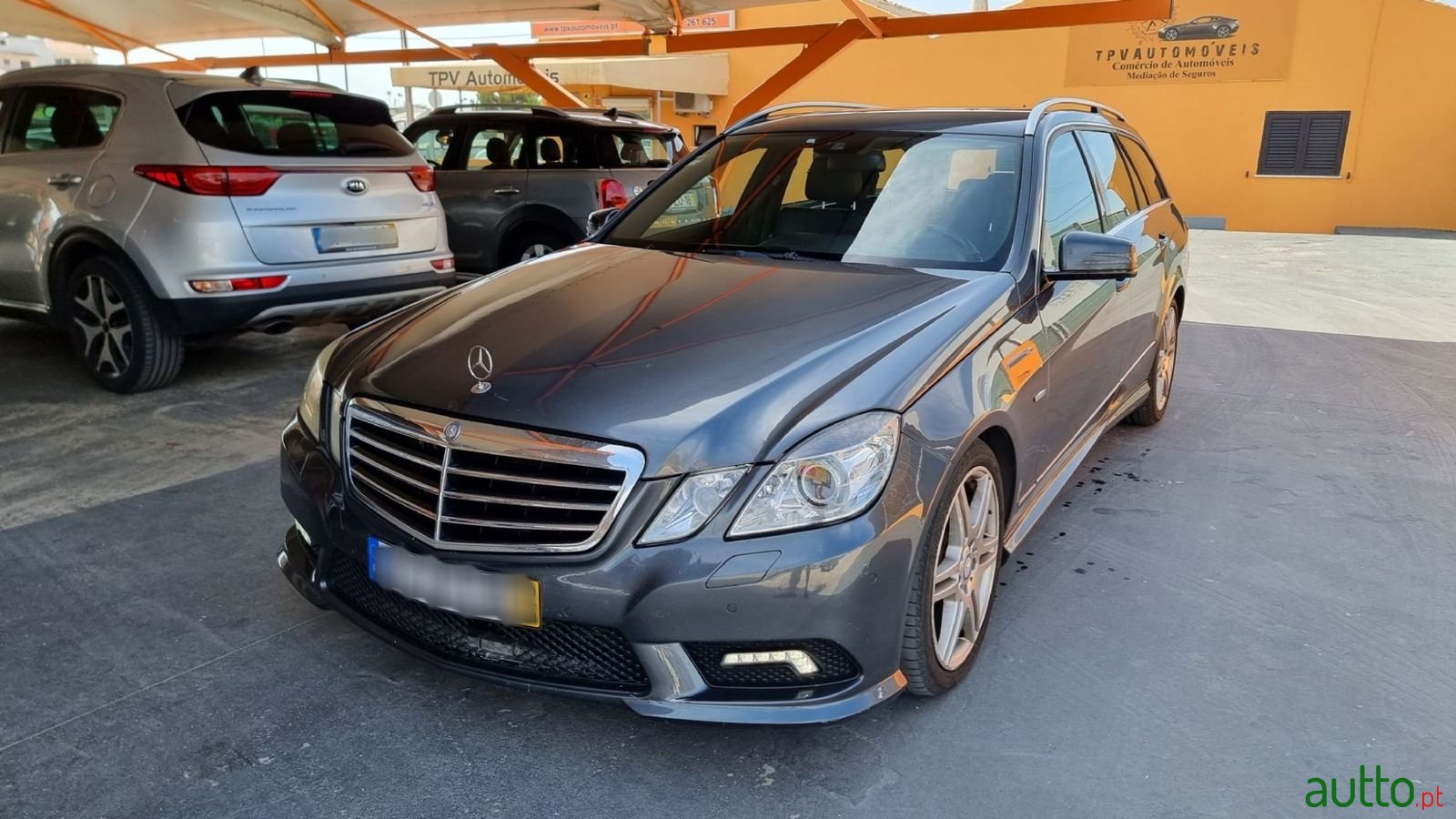 2010' Mercedes-Benz E-250 photo #1