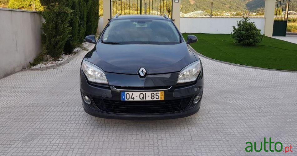 2013' Renault Megane Sport Tourer photo #2