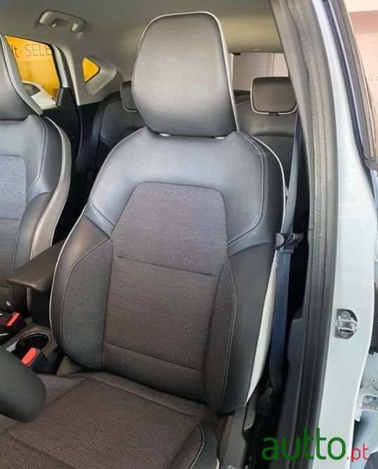 2021' Renault Captur photo #6