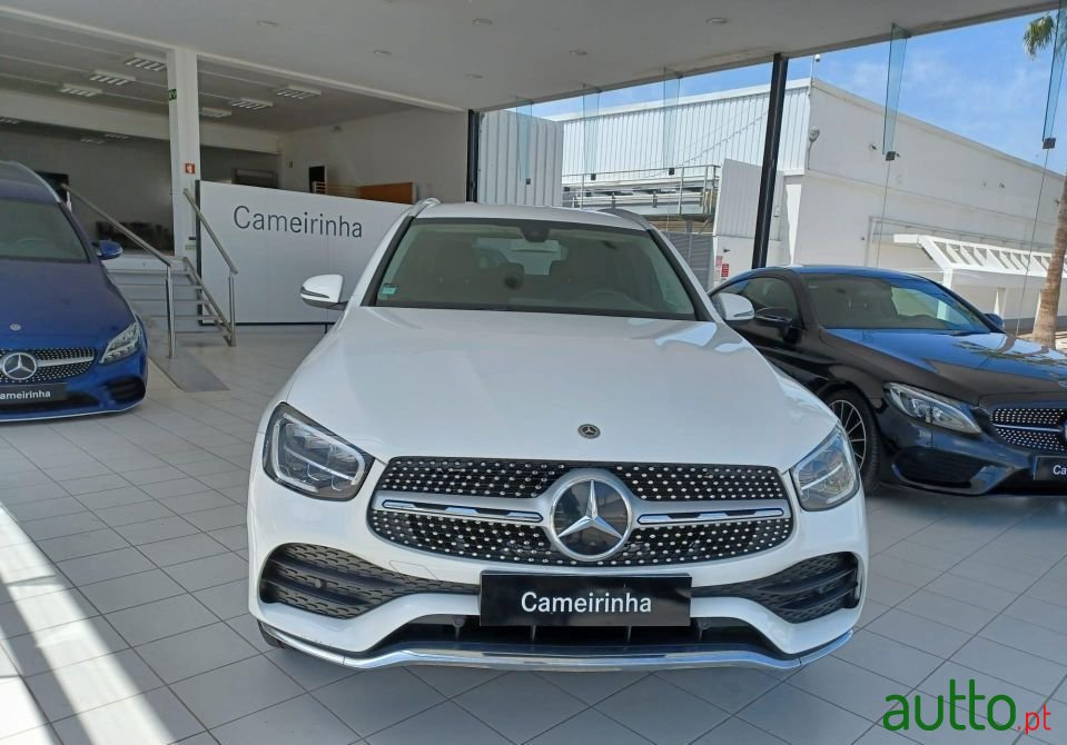 2020' Mercedes-Benz Glc-220 photo #2