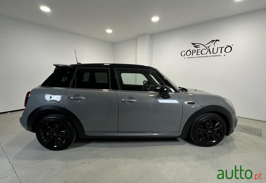 2020' MINI Cooper photo #6