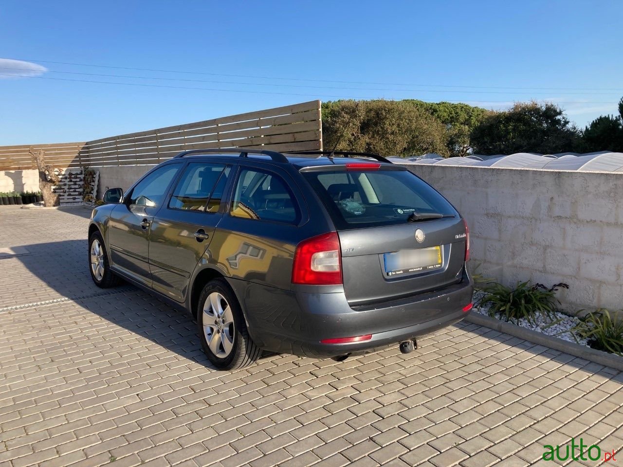 2009' Skoda Octavia Break photo #3