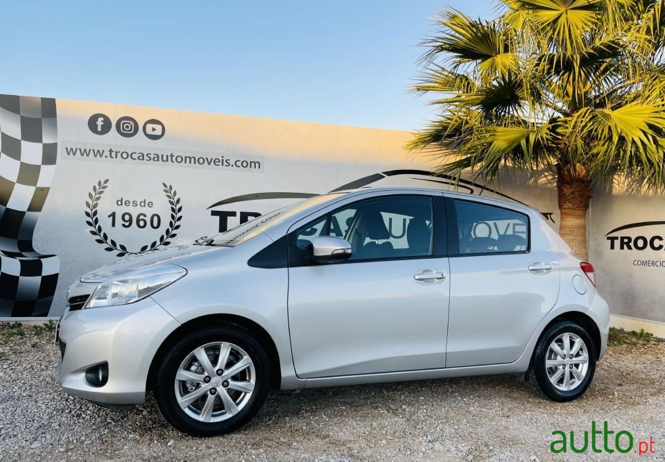 2014' Toyota Yaris photo #3