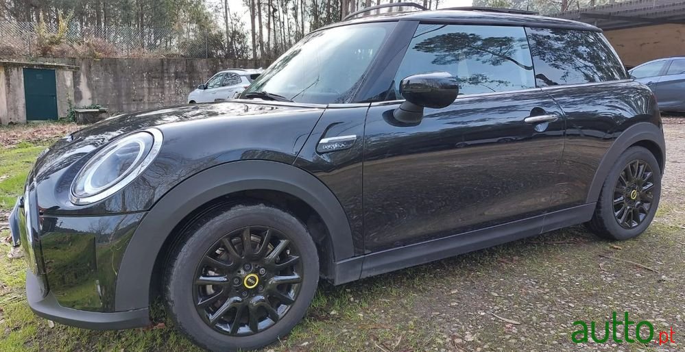 2022' MINI Cooper Se Camden Edition photo #2