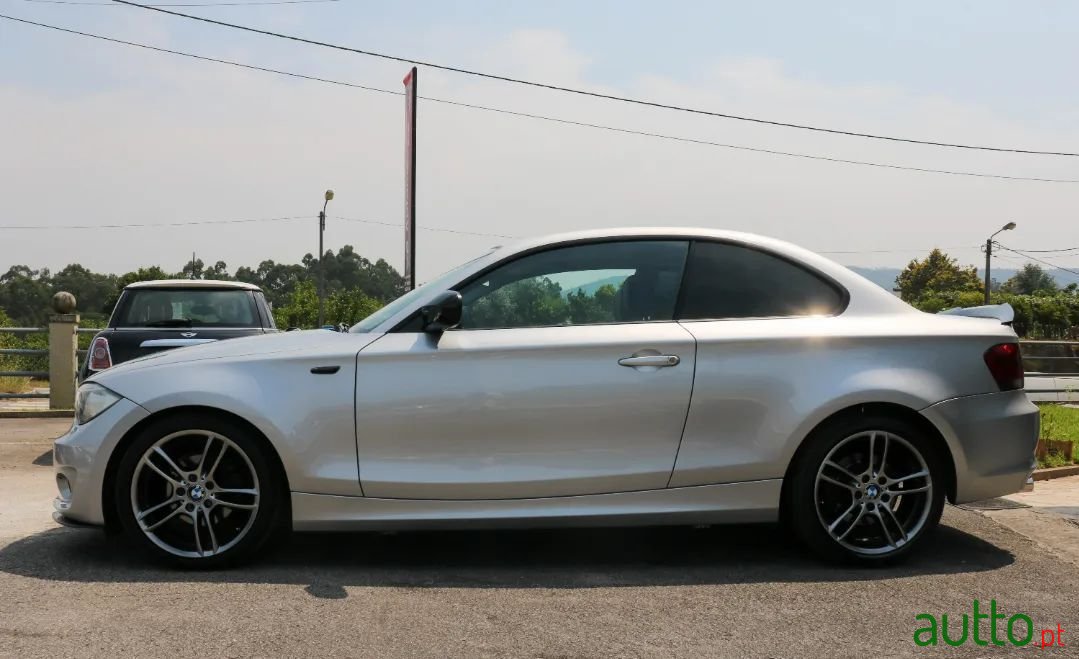 2011' BMW 118 photo #5