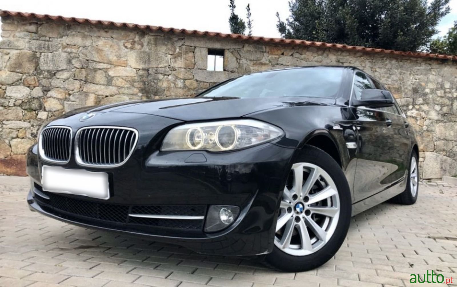 2011' BMW 520 photo #3